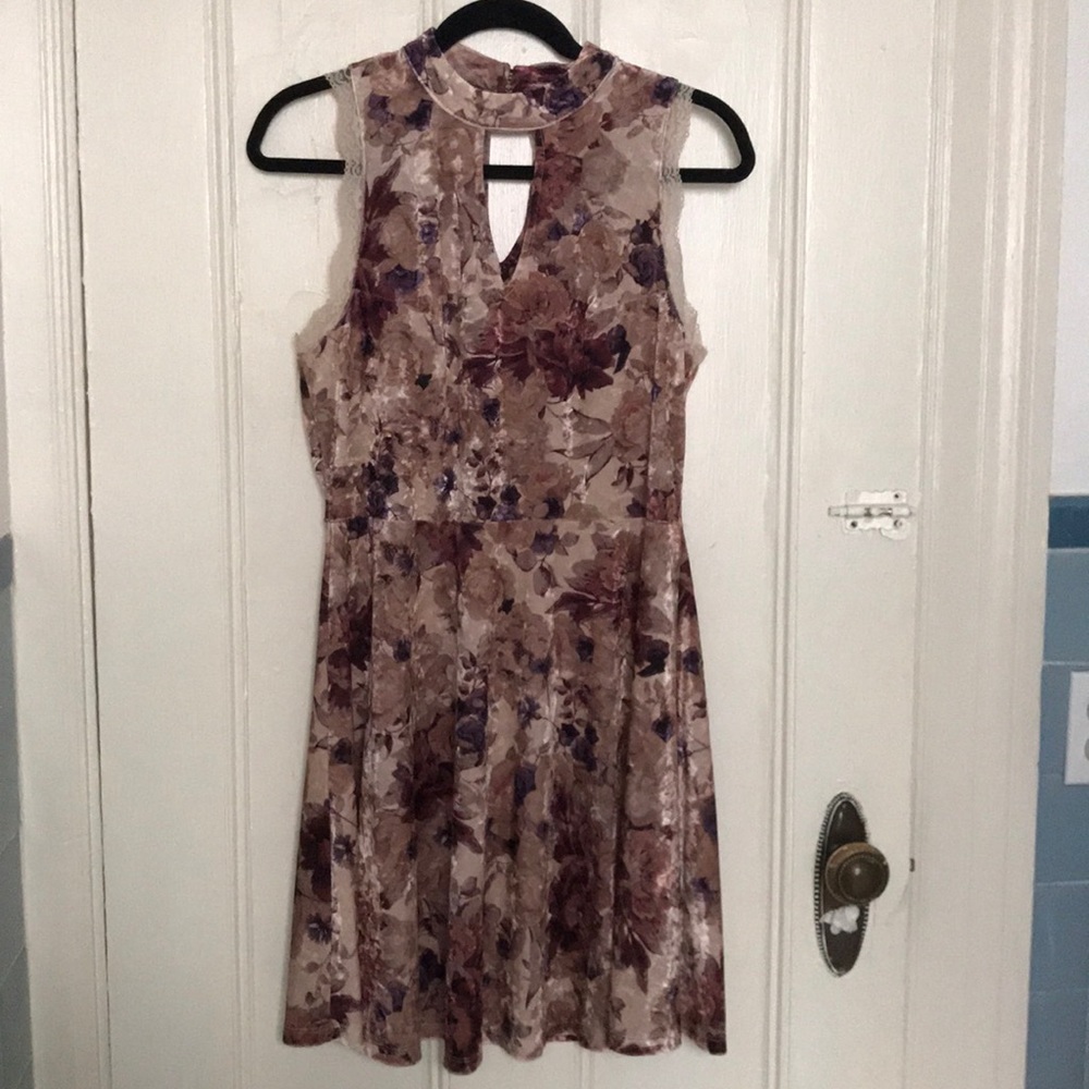 Velvet Floral Xhileration Dress w Keyhole size L